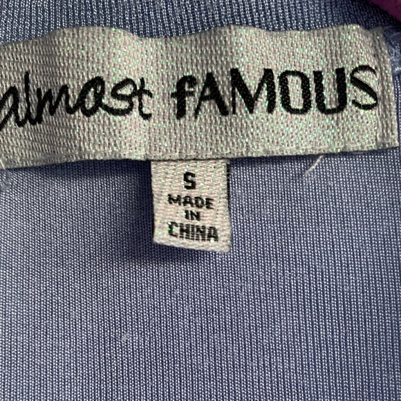ALMOST FAMOUS Light Blue Long Sleeve Tie Front Tortoise Ring Crop Top Shirt - Picture 4 of 8